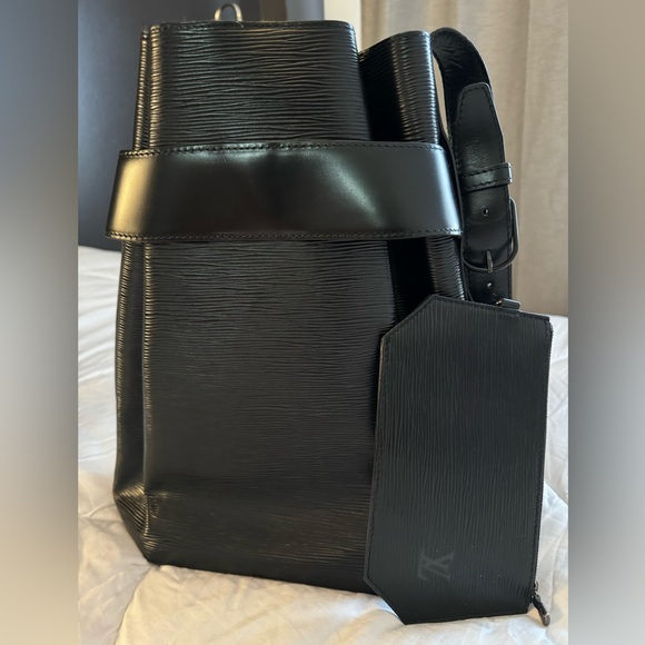 Louis Vuitton Vintage Epi Leather Sac
D'epaule GM Shoulder Bag
SKU 215913 - Picture 5 of 14